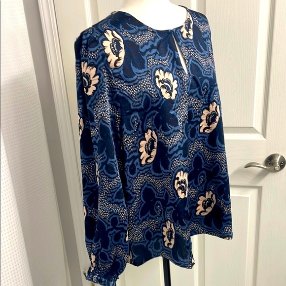 Ted Baker Floral Blue & Pink Blouse Long Sleeve Ruching On Cuff Key Hole Size XL - Picture 5 of 11